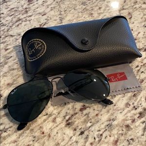 Ray-Ban black aviator classic